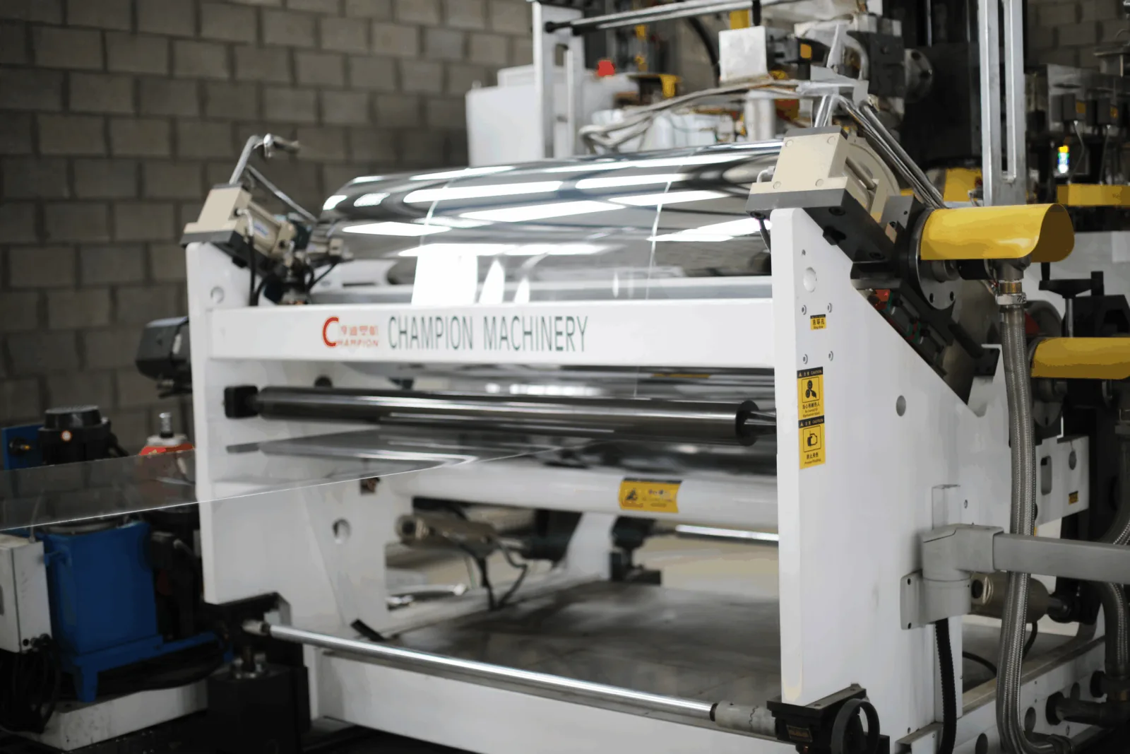 Large transparent PET roll on the winding unit