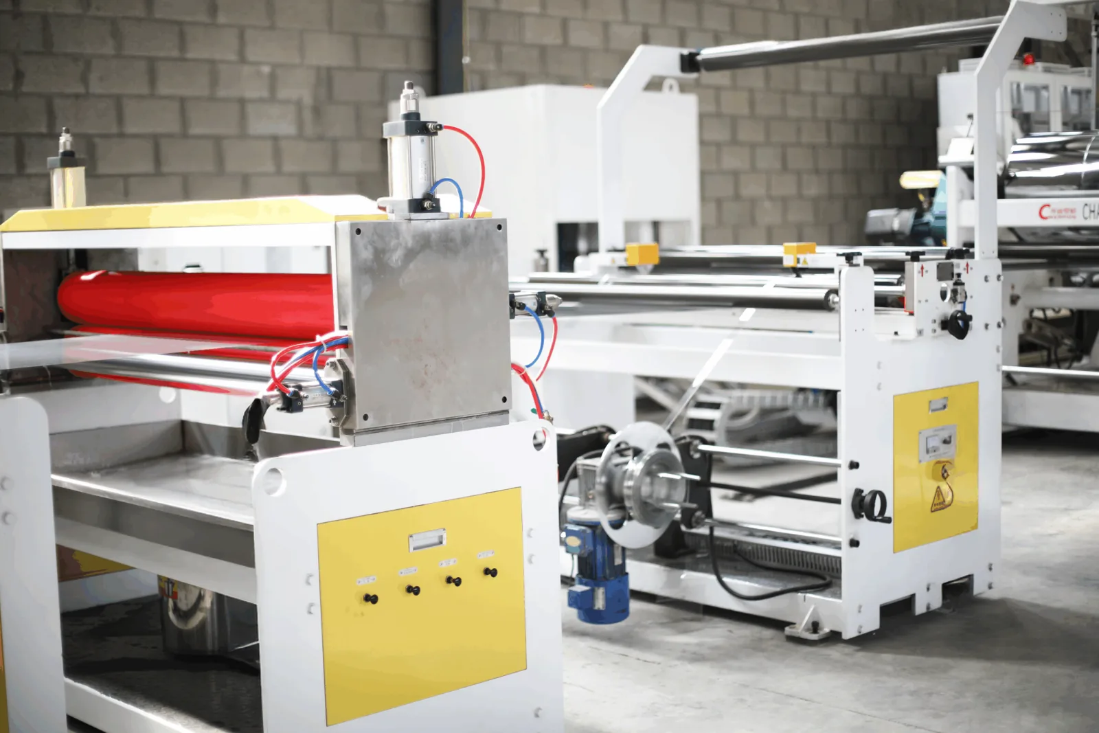 Roller assembly and drive section of the sheet line
